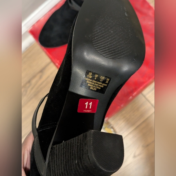 Carlos Santana Black Suede Boots w/ Buckle Straps - Picture 4 of 7